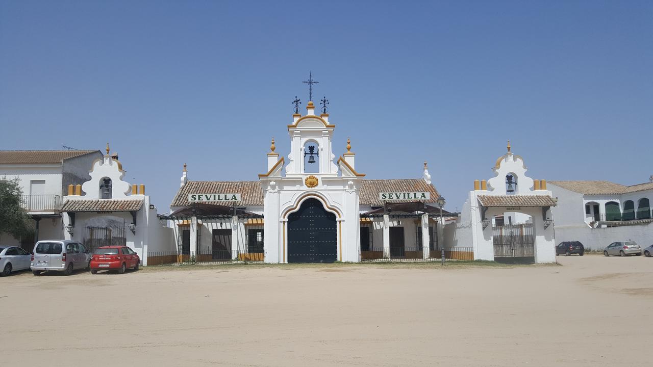 Hospederia Rural Las Buganvillas El Rocío Esterno foto